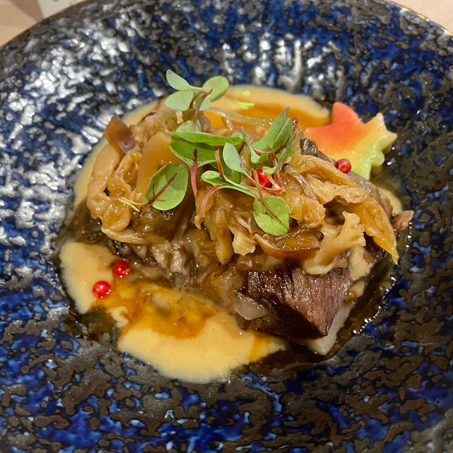 和牛ほほ肉の木の子味噌